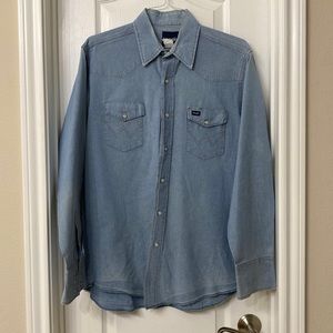 Men’s 16 1/2x35 denim pearl snap long sleeve shirt.